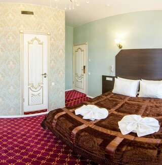 Апартаменты Гранд на Татарском Санкт-Петербург Люкс с кроватью размера «king-size» и балконом-7